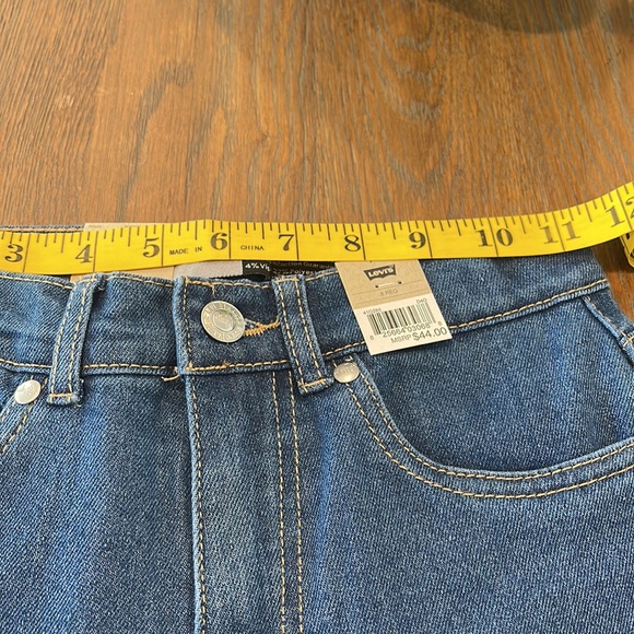 🎉HP🎉Levi’s Silver Tab Mini Mom jeans. Size 8 reg. - Picture 8 of 11